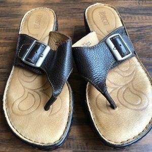 Born Women’s Fort Pierre Leather Open Toe Slide